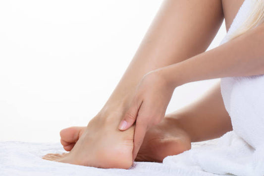 Quels gestes adopter pour des pieds lisses au quotidien ?